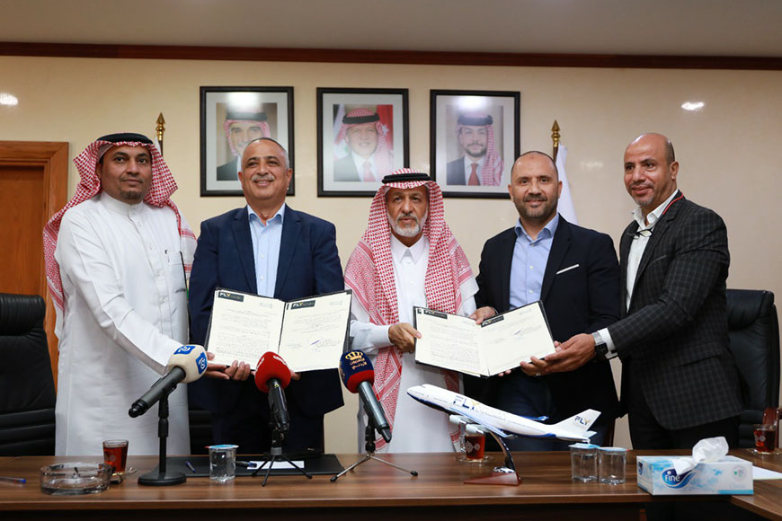Representatives from Jordan and Saudi Arabia pose for a photo at the signing of the ASEZA and Fly Aqaba Company agreement on Sunday  (Petra photo)